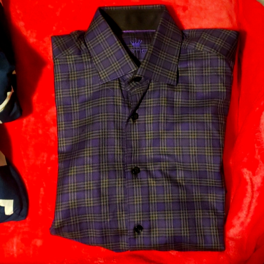 Mens size medium bertigo shirt